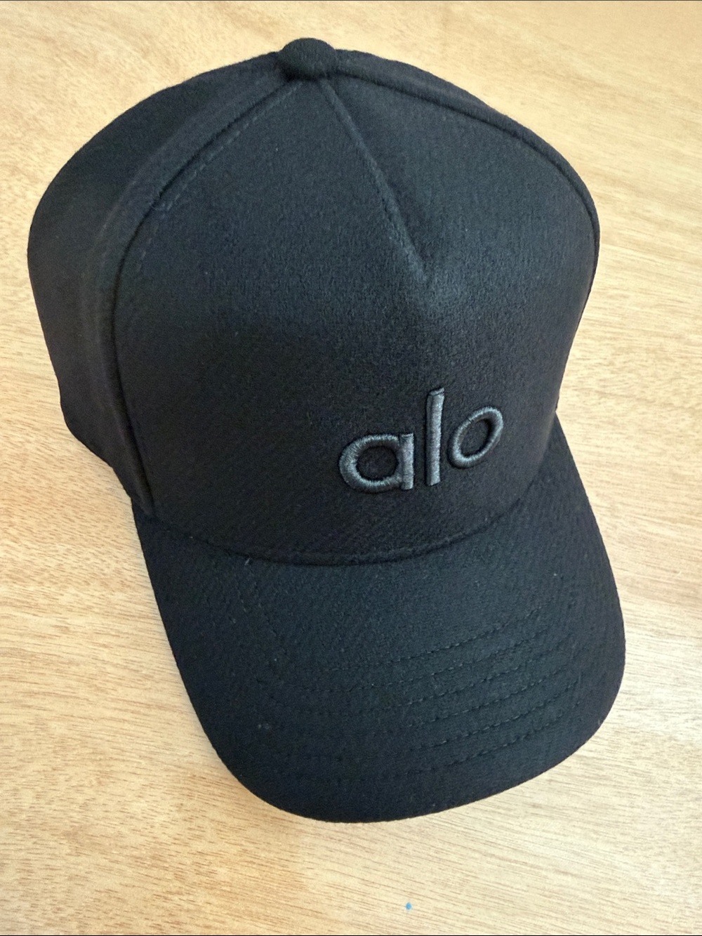ALO Yoga Black Baseball Cap with Curved Brim